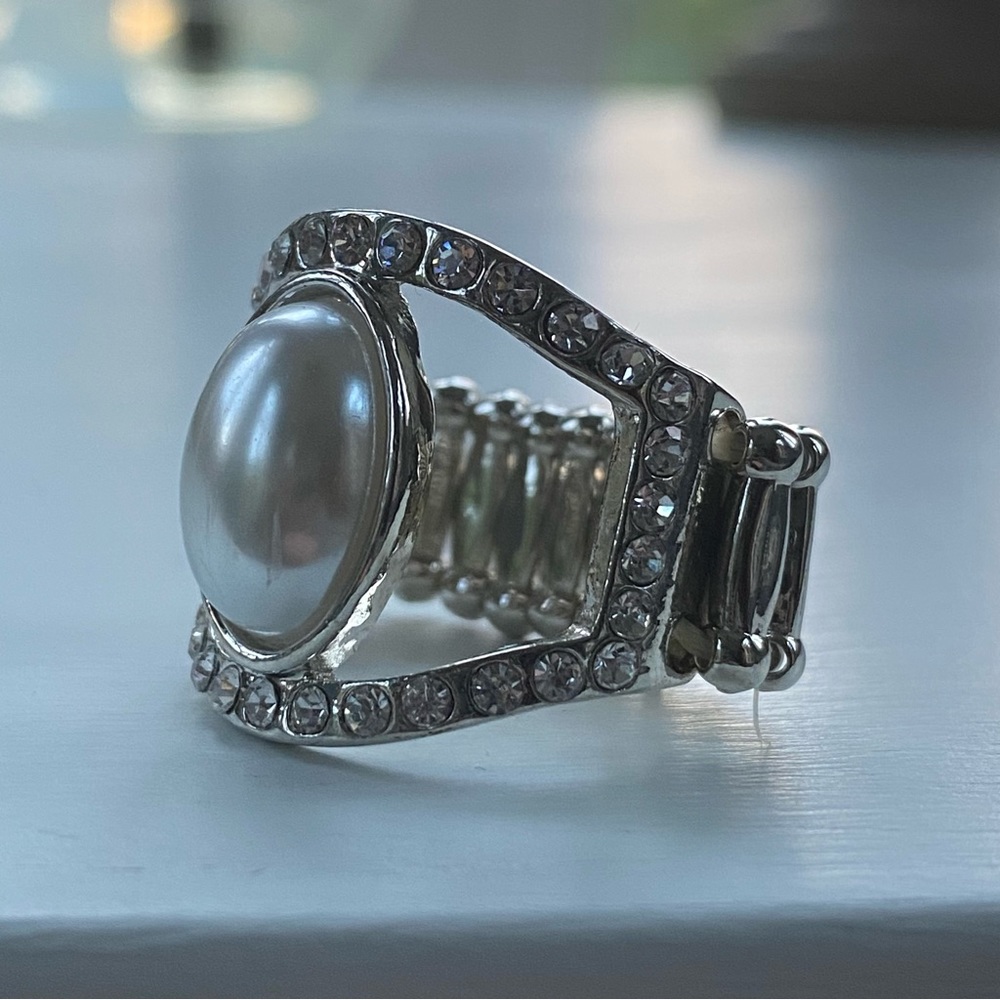 Pearl & Rhinestone Stretch Ring - Picture 2 of 11